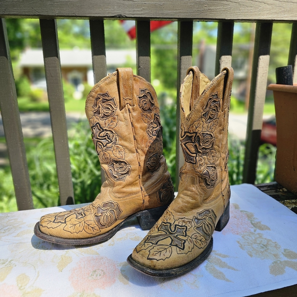 Corral Boots - Picture 2 of 7